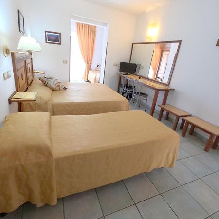 קאלה גונונה Hotel La Playa מראה חיצוני תמונה