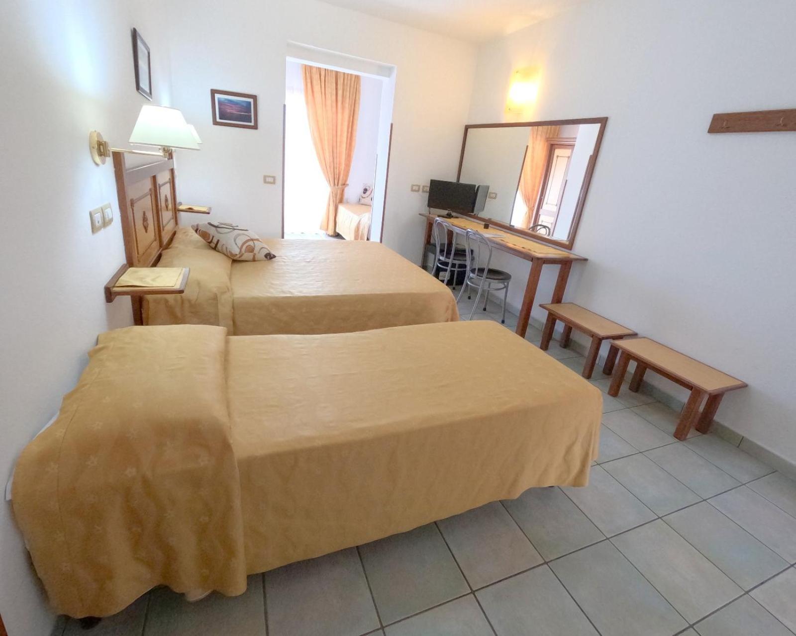קאלה גונונה Hotel La Playa מראה חיצוני תמונה