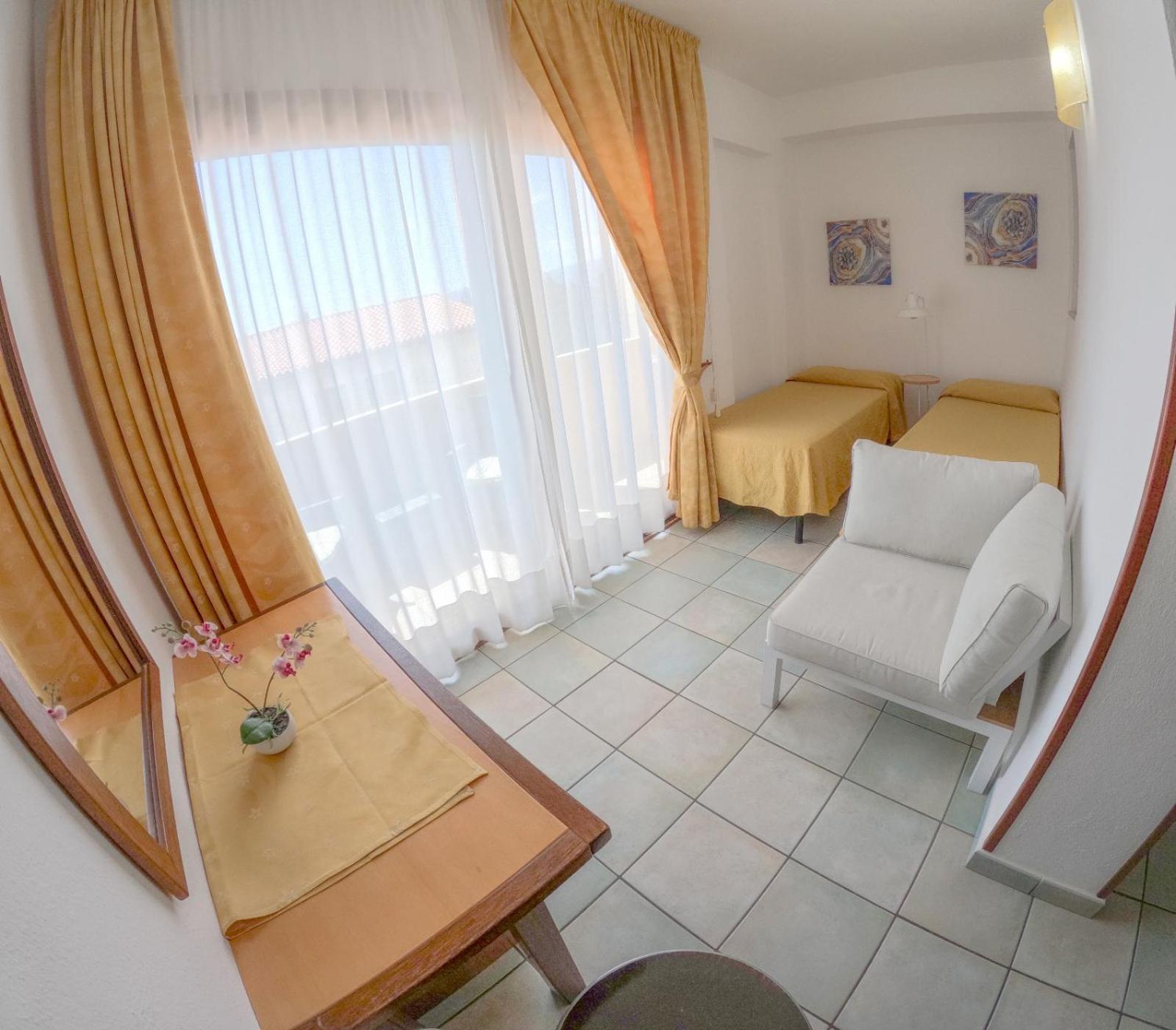 קאלה גונונה Hotel La Playa מראה חיצוני תמונה