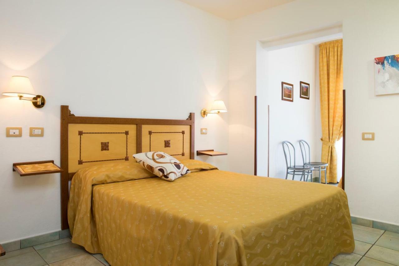קאלה גונונה Hotel La Playa מראה חיצוני תמונה