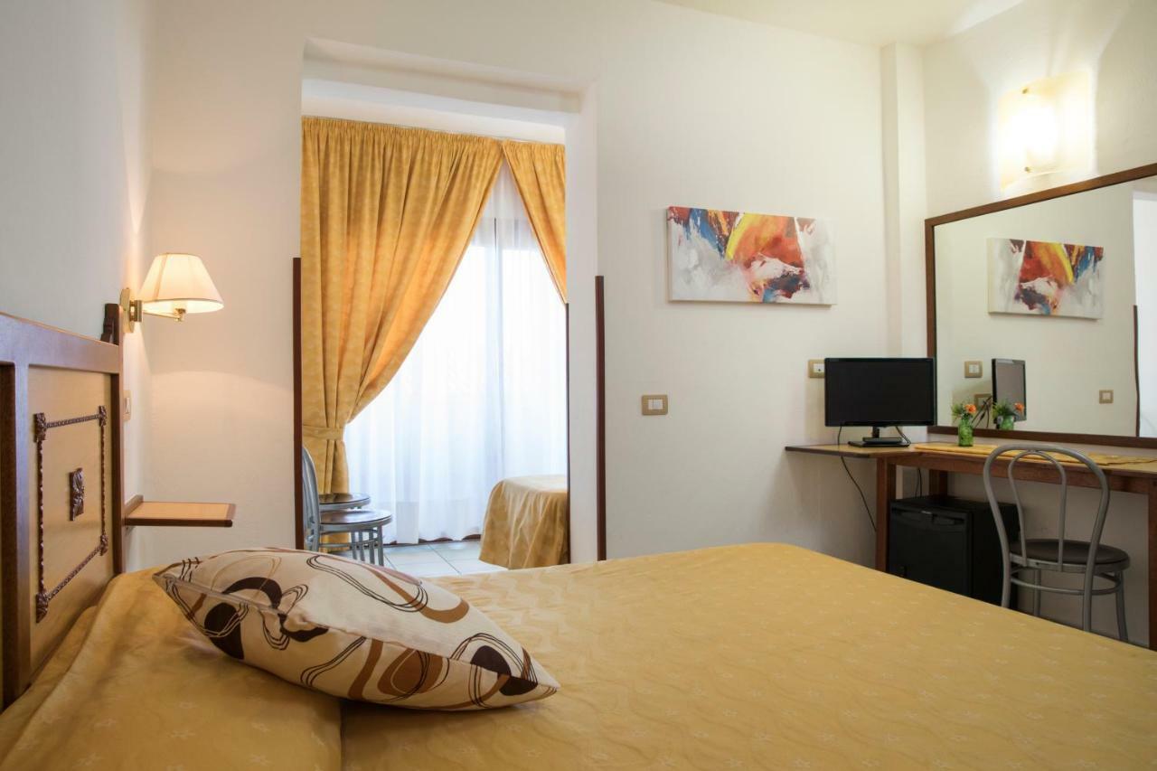 קאלה גונונה Hotel La Playa מראה חיצוני תמונה